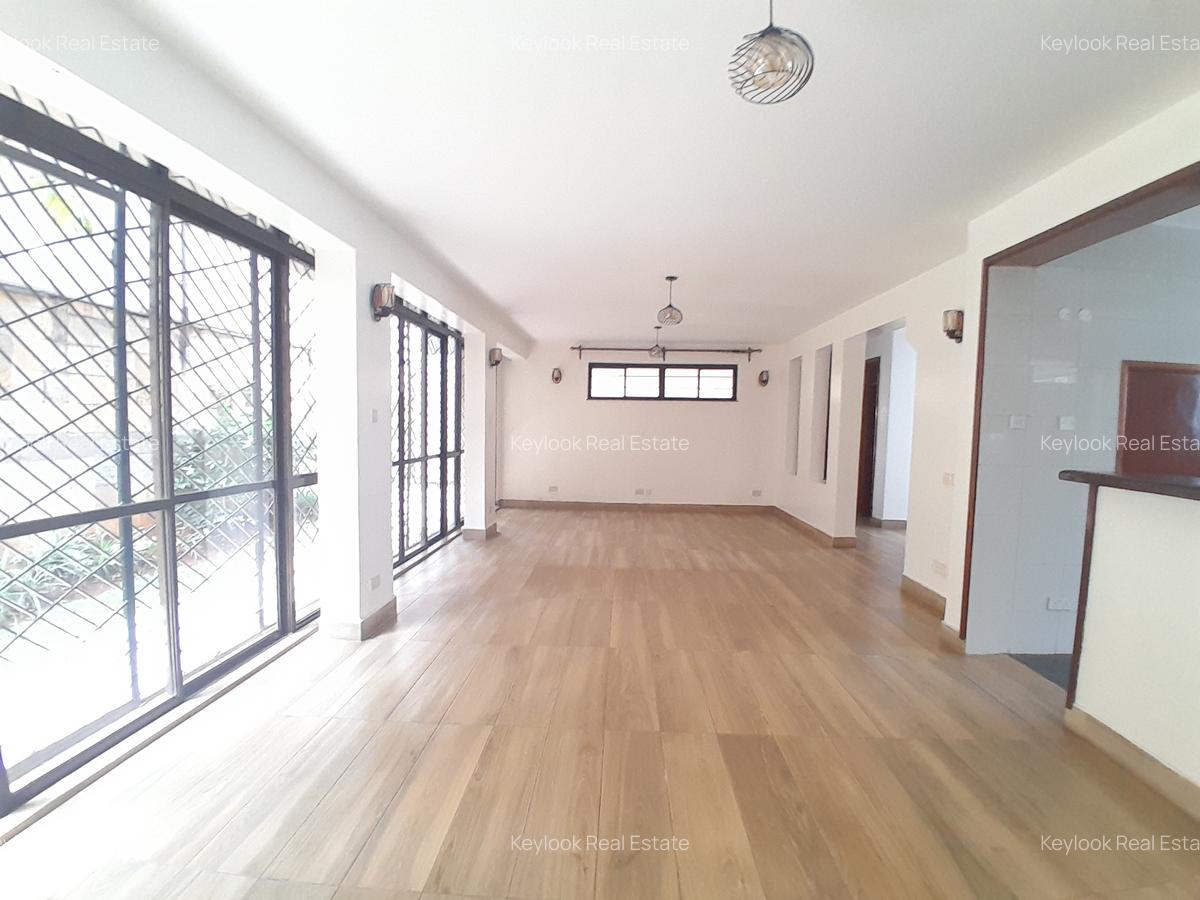 5 Bed Townhouse with En Suite at Lavington - 2