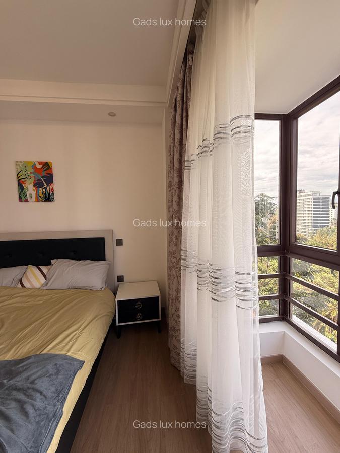 Serviced 3 Bed Apartment with En Suite at Riverside - 14