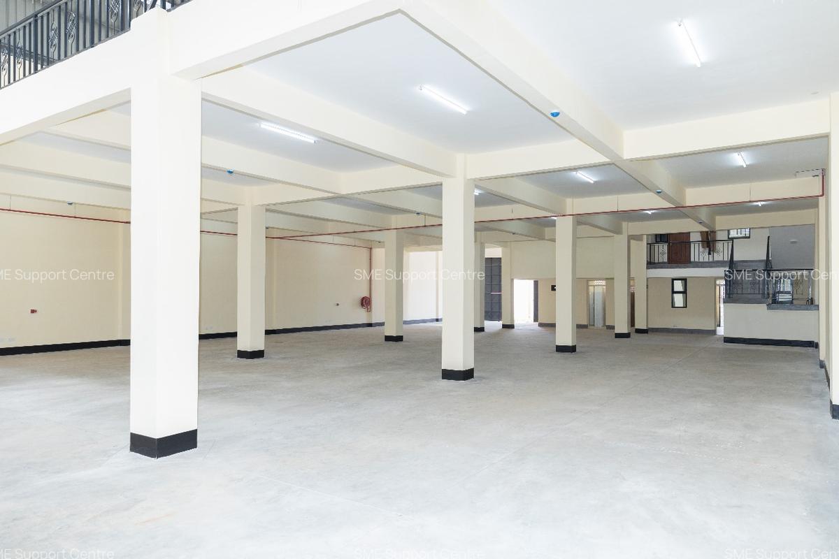 1,026 m² Warehouse with Service Charge Included in Tatu City - 2