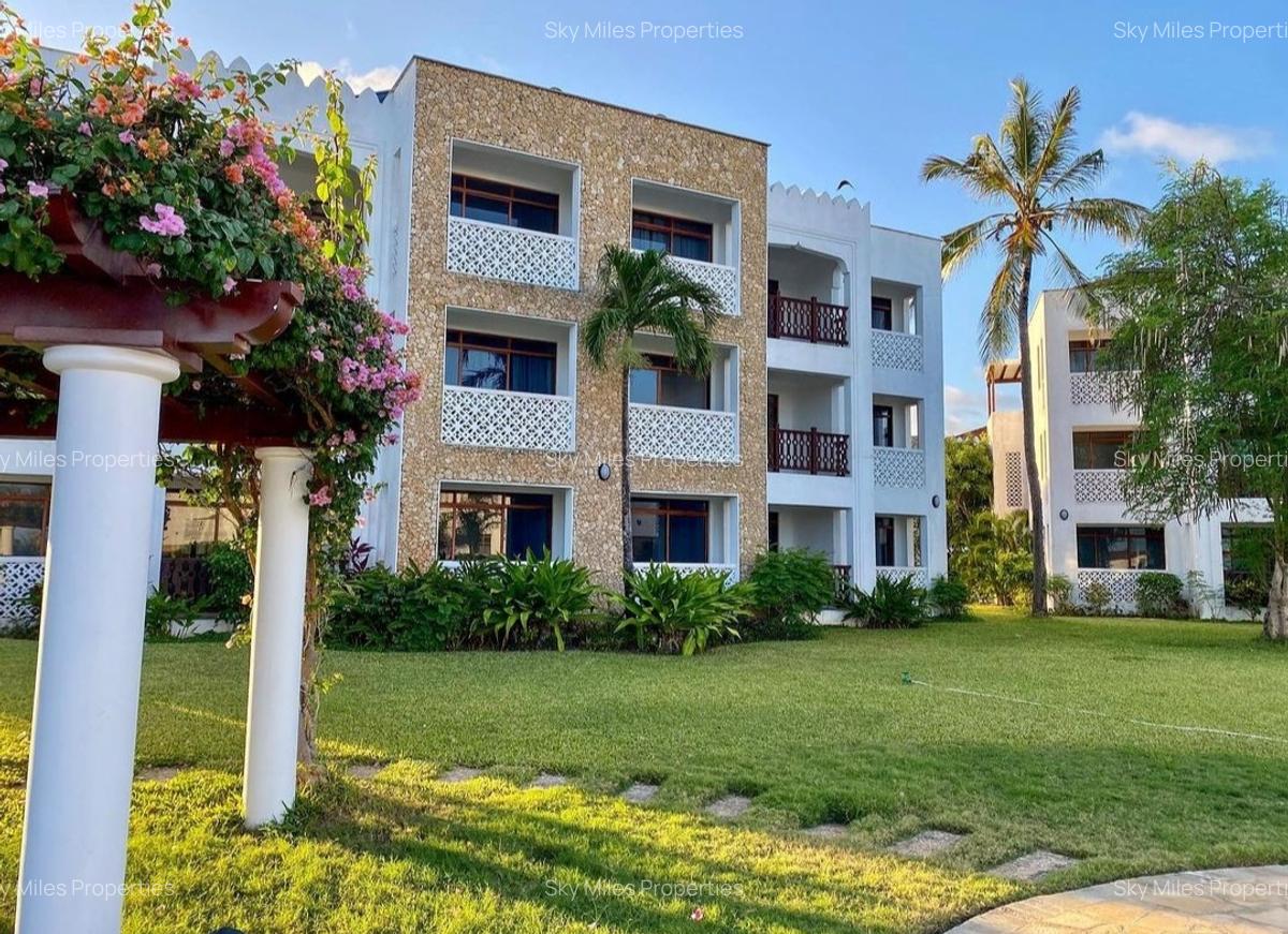 Serviced 3 Bed Apartment with En Suite at Sultan Palace - 1