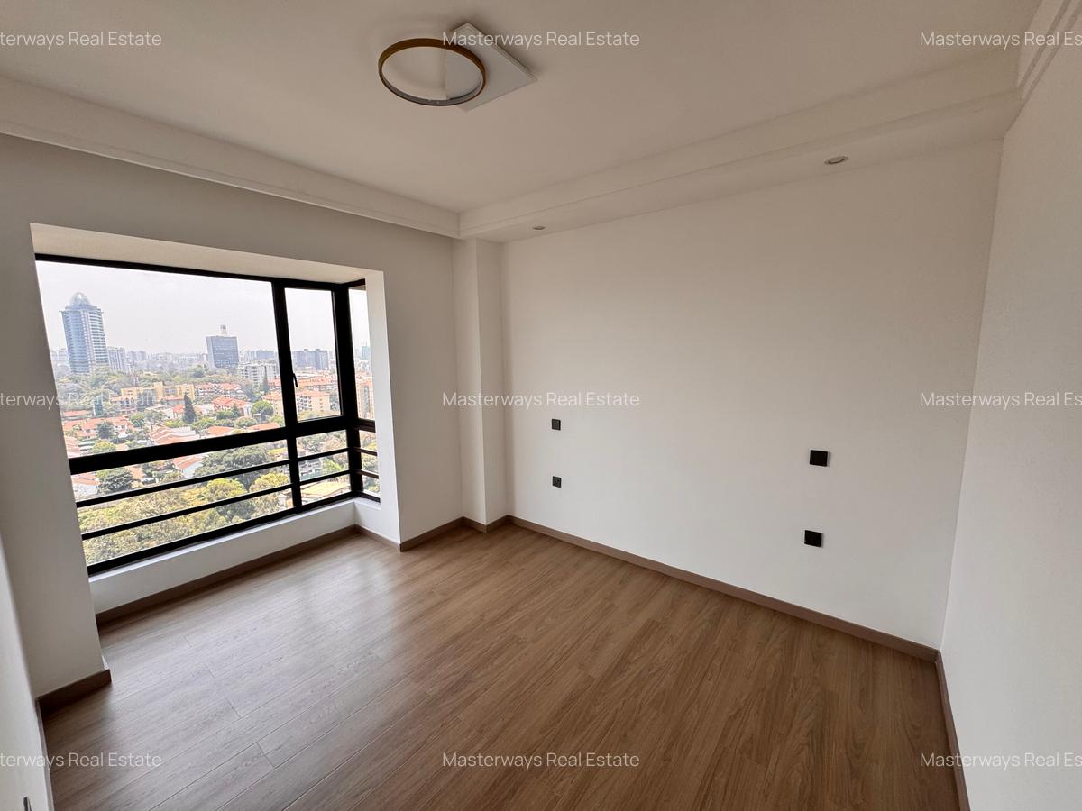 3 Bed Apartment with En Suite in Riverside - 13