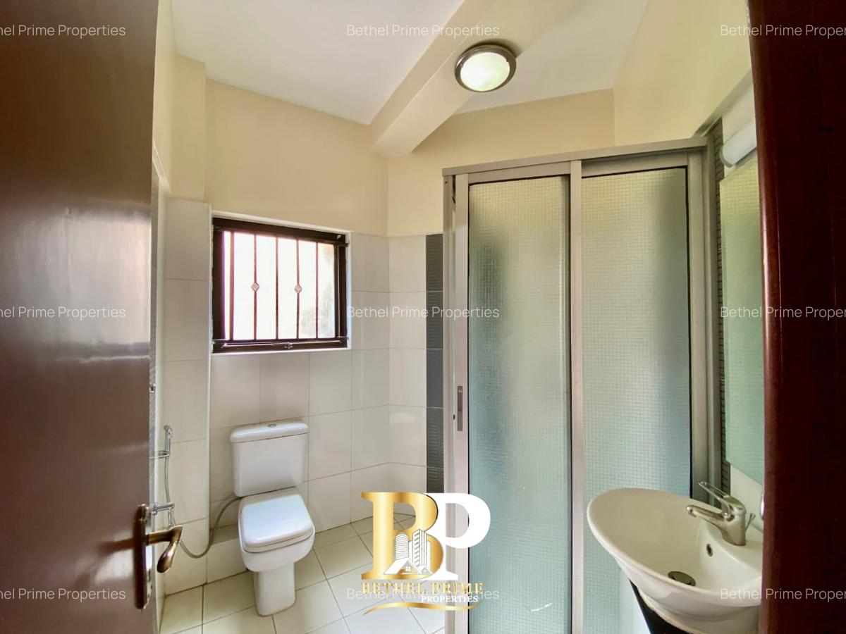 4 Bed Apartment with En Suite in Brookside - 17