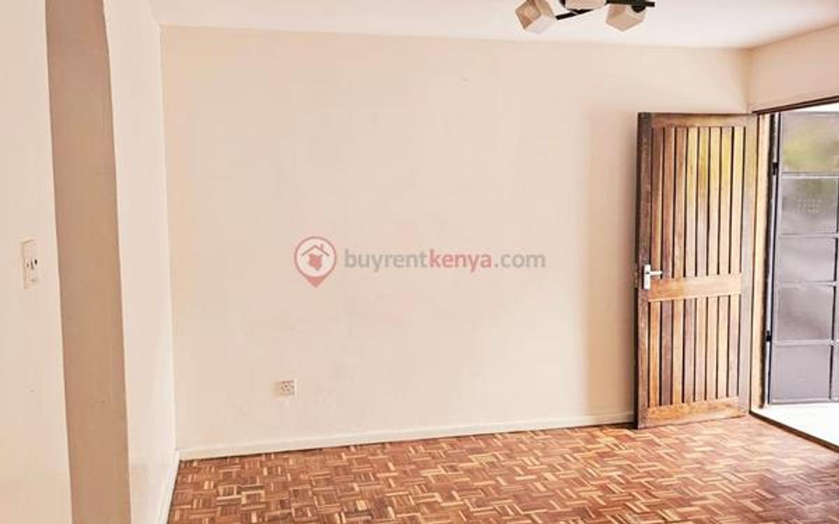 4 Bed Townhouse with En Suite at Lavington - 17