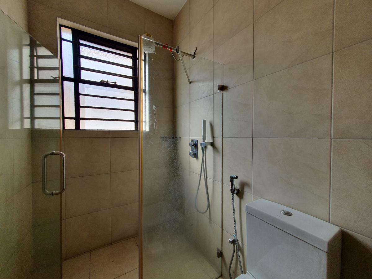 4 Bed Apartment with En Suite at 2Nd Parklands Avenue - 11