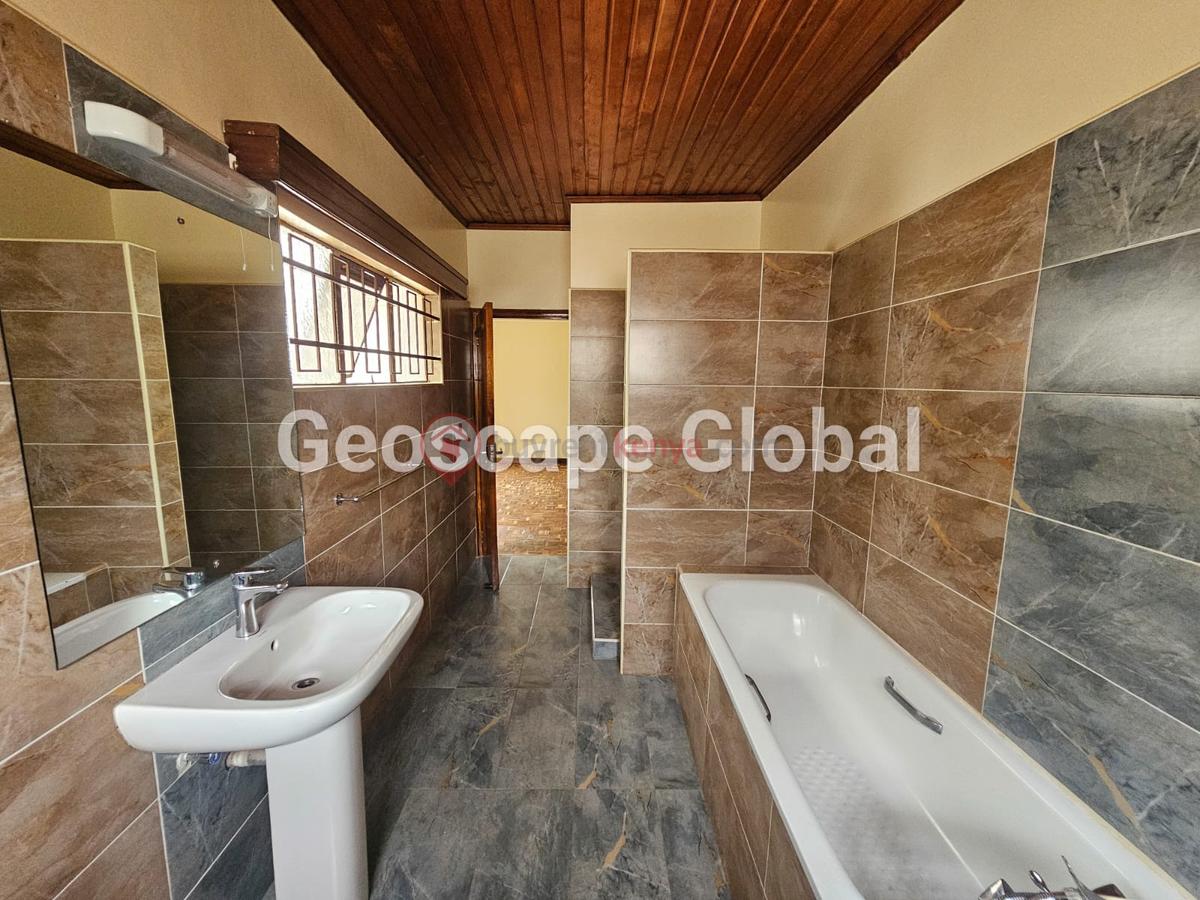 4 Bed Townhouse with En Suite in Spring Valley - 9