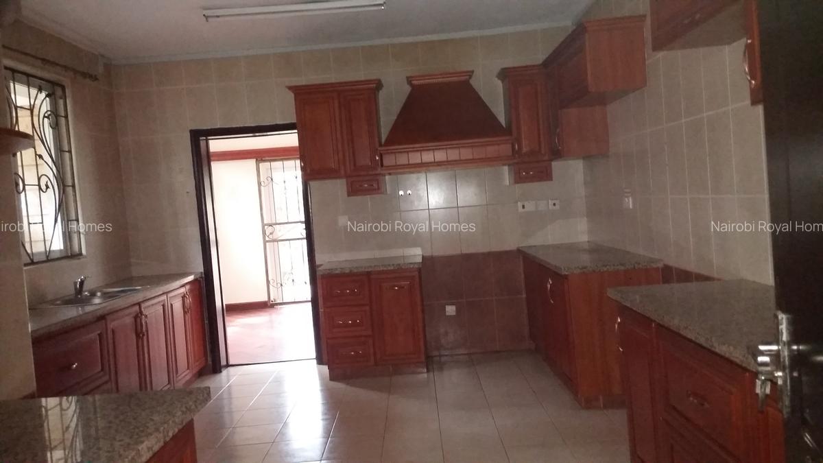 5 Bed Townhouse with En Suite at Lavington Road - 15