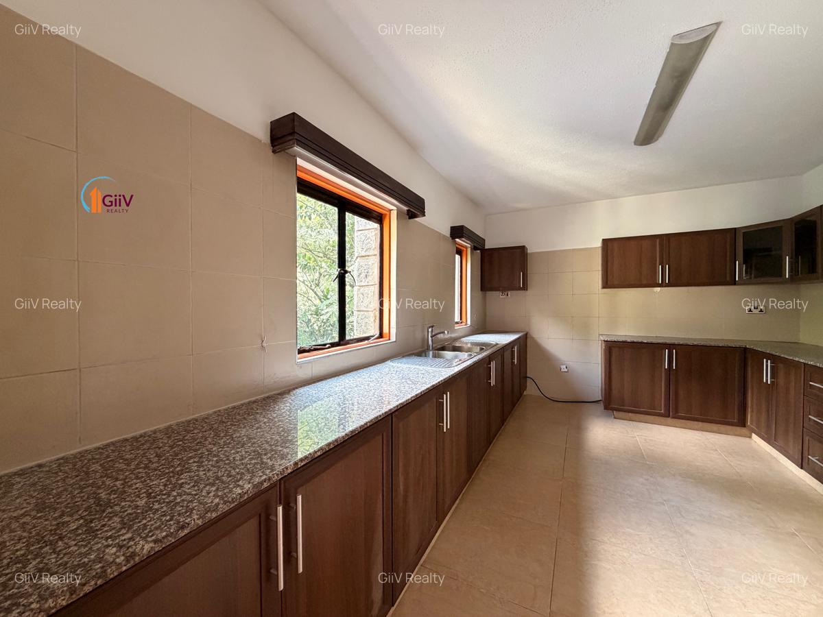 4 Bed Apartment with En Suite in Riverside - 14