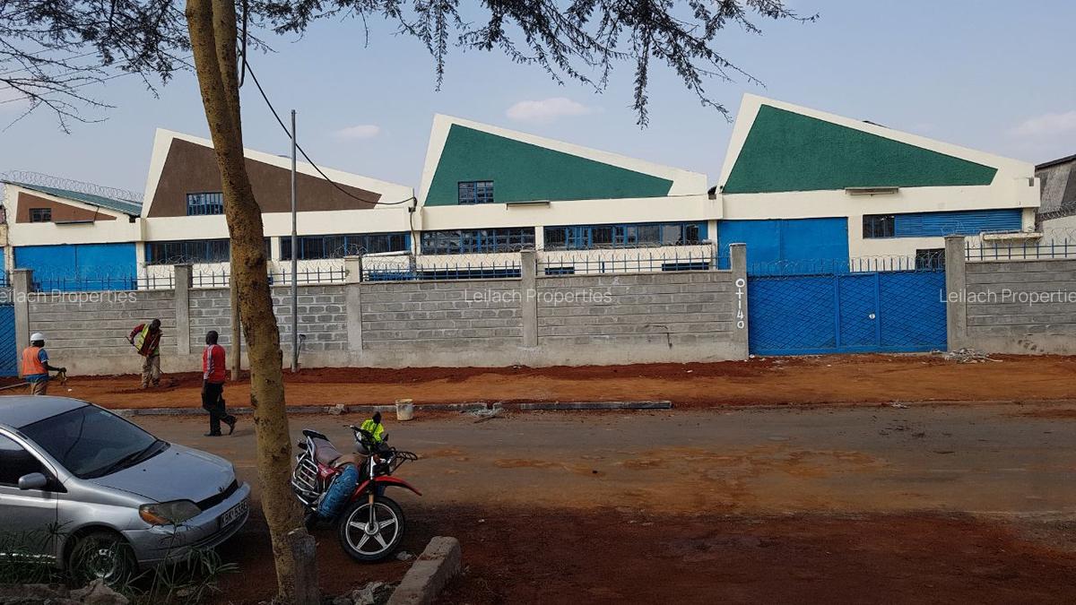 4,500 ft² Warehouse with Fibre Internet in Industrial Area - 2