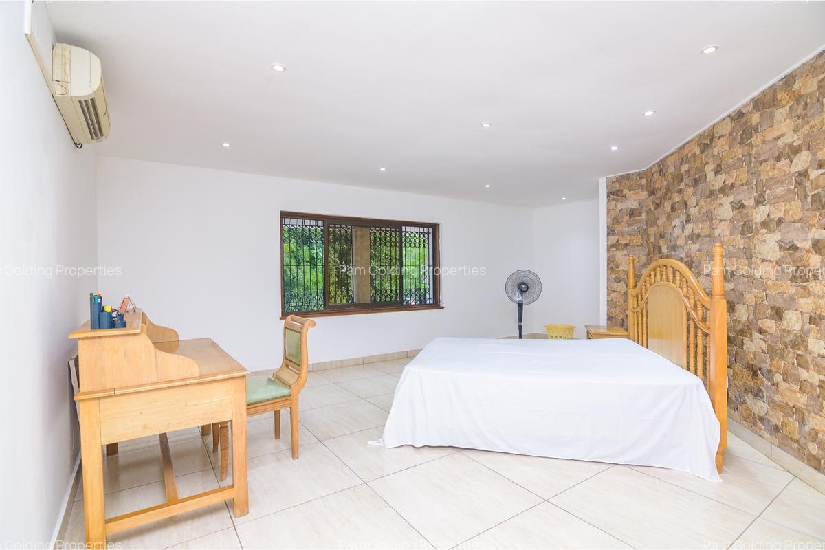 5 Bed House with En Suite in Nyali Area - 9