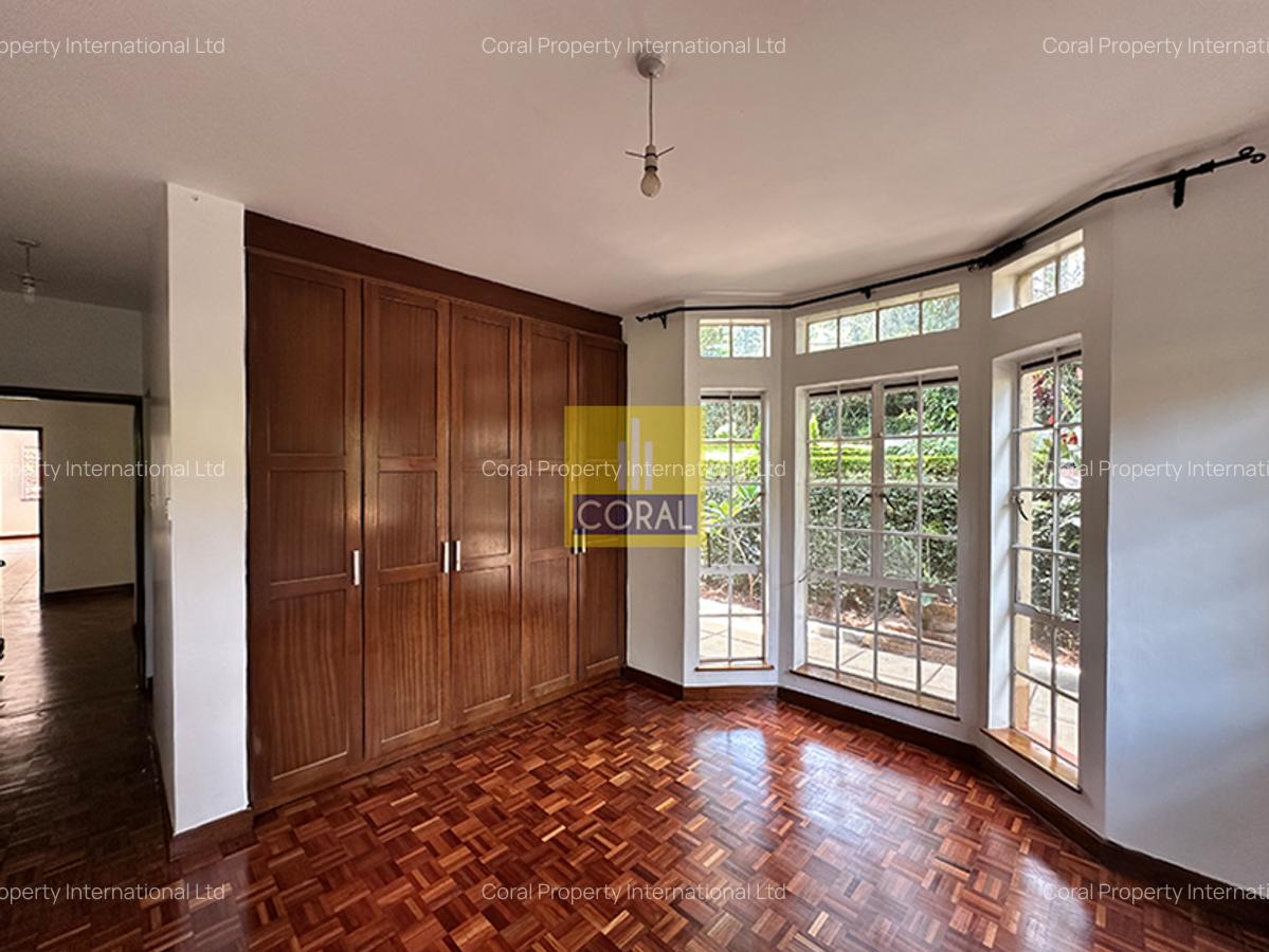 5 Bed House in Rosslyn - 13