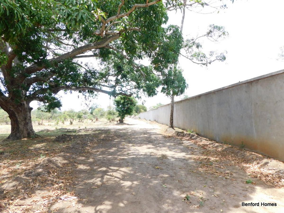 10,000 ft² Land in Vipingo - 1