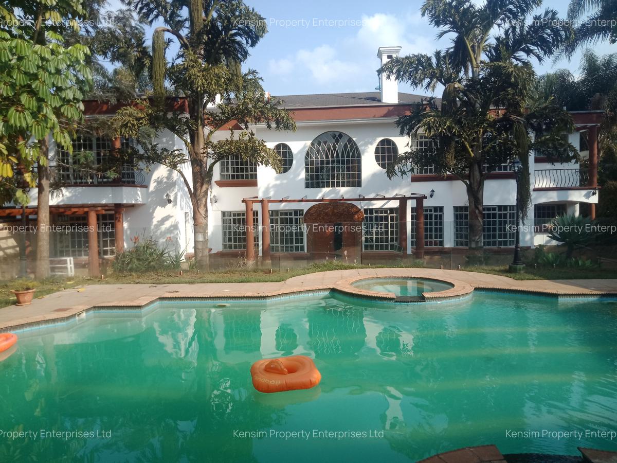 6 Bed House with En Suite in Nyari - 1