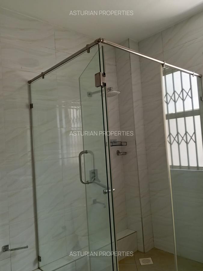 5 Bed Townhouse with En Suite in Lavington - 9