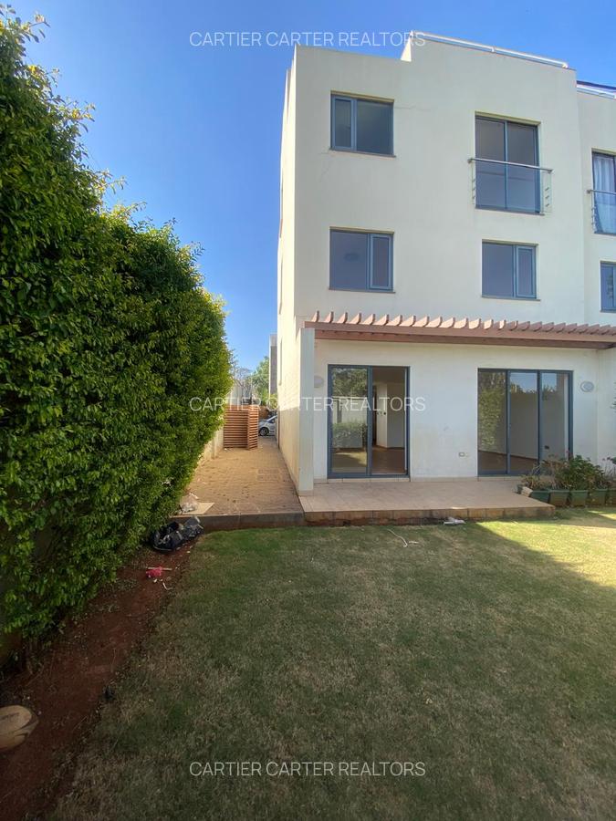 4 Bed Villa with En Suite in Garden Estate - 1