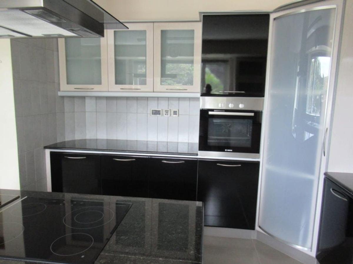 3 Bed Apartment with En Suite in Riverside - 15