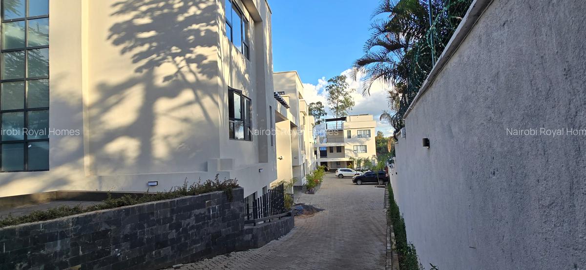 5 Bed Townhouse with En Suite at Lavington Green - 4
