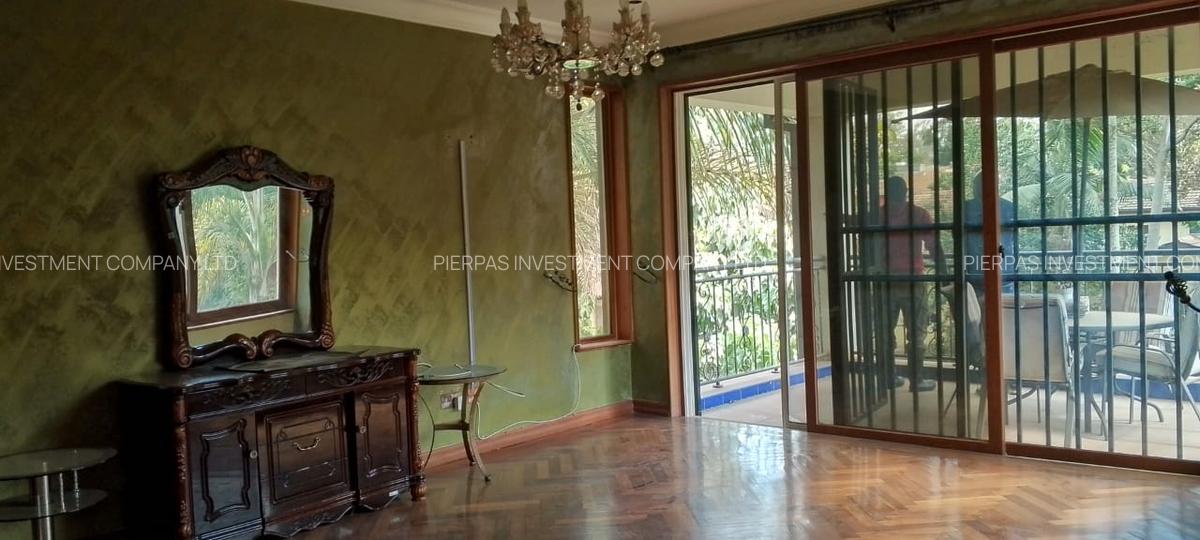 5 Bed Townhouse with En Suite in Spring Valley - 7