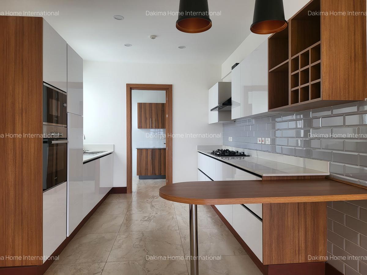 3 Bed Apartment with En Suite in Parklands - 2