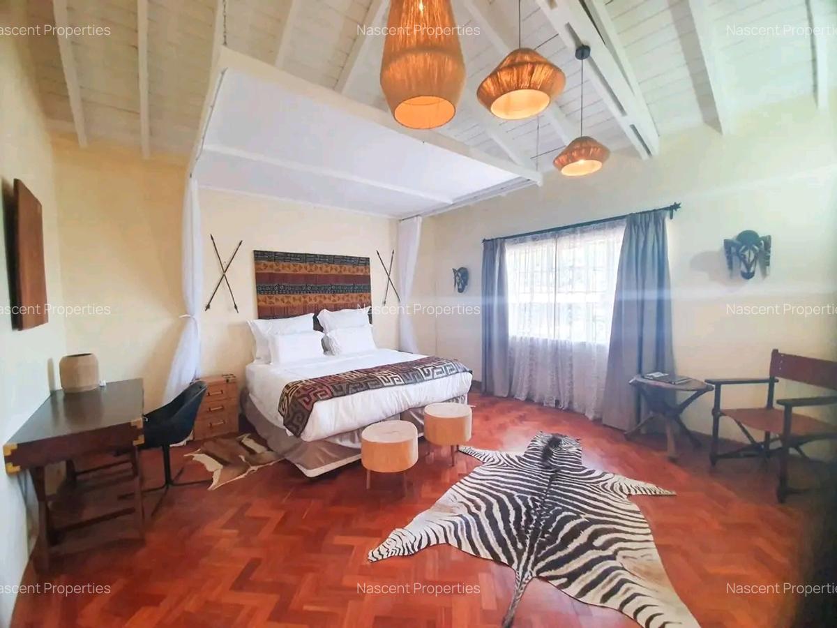 5 Bed House with En Suite in Ridgeways - 13