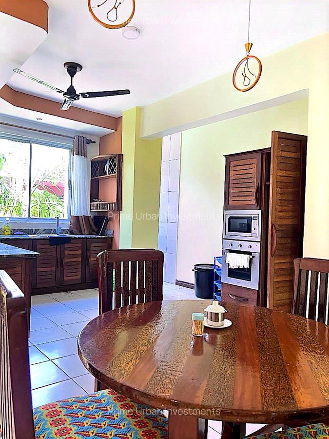 Serviced 2 Bed Apartment with En Suite at Beach Front - 20