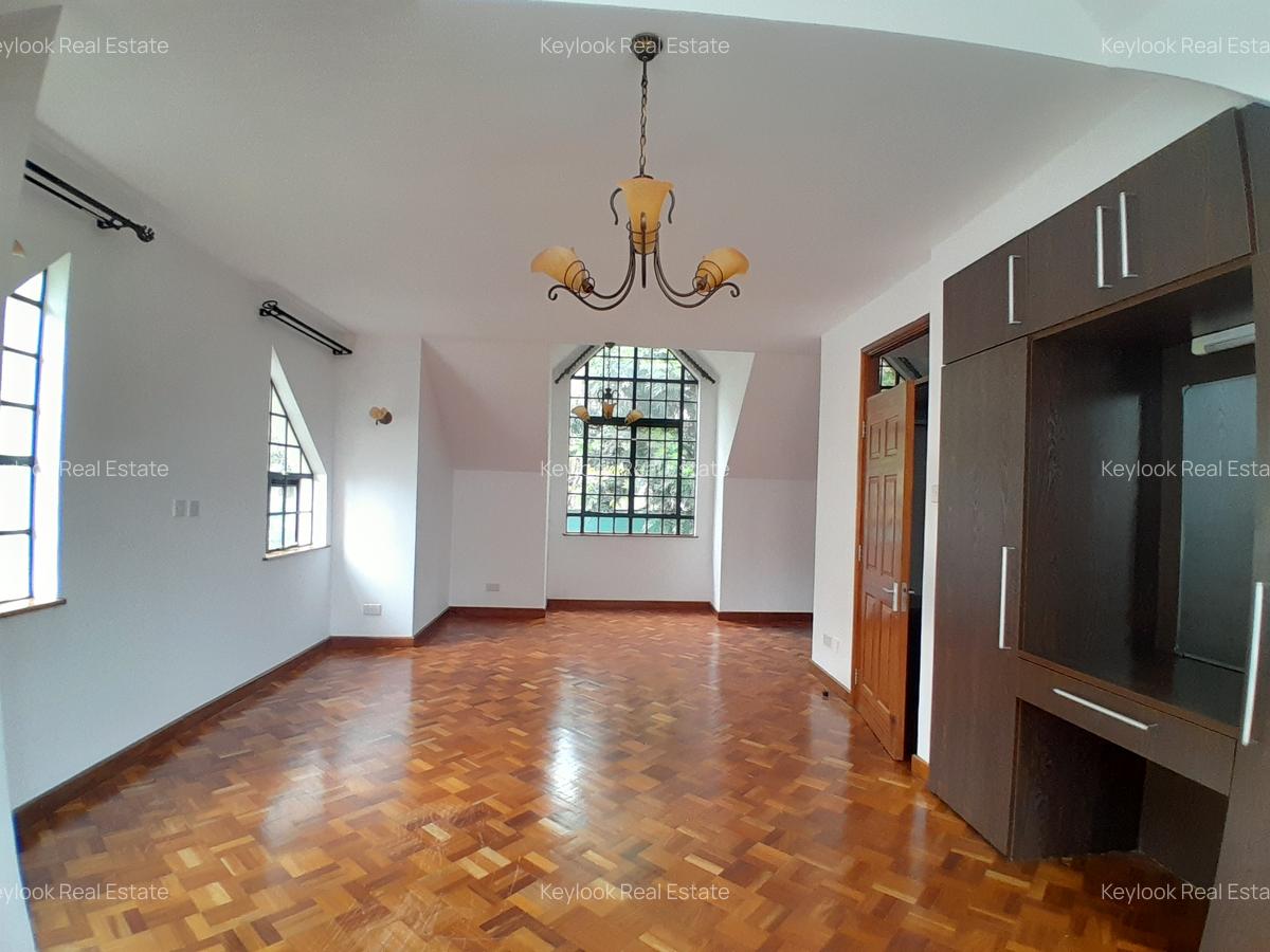 4 Bed Townhouse with En Suite at Lavington - 9