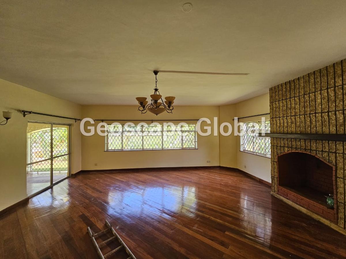 5 Bed House with En Suite in Runda - 11
