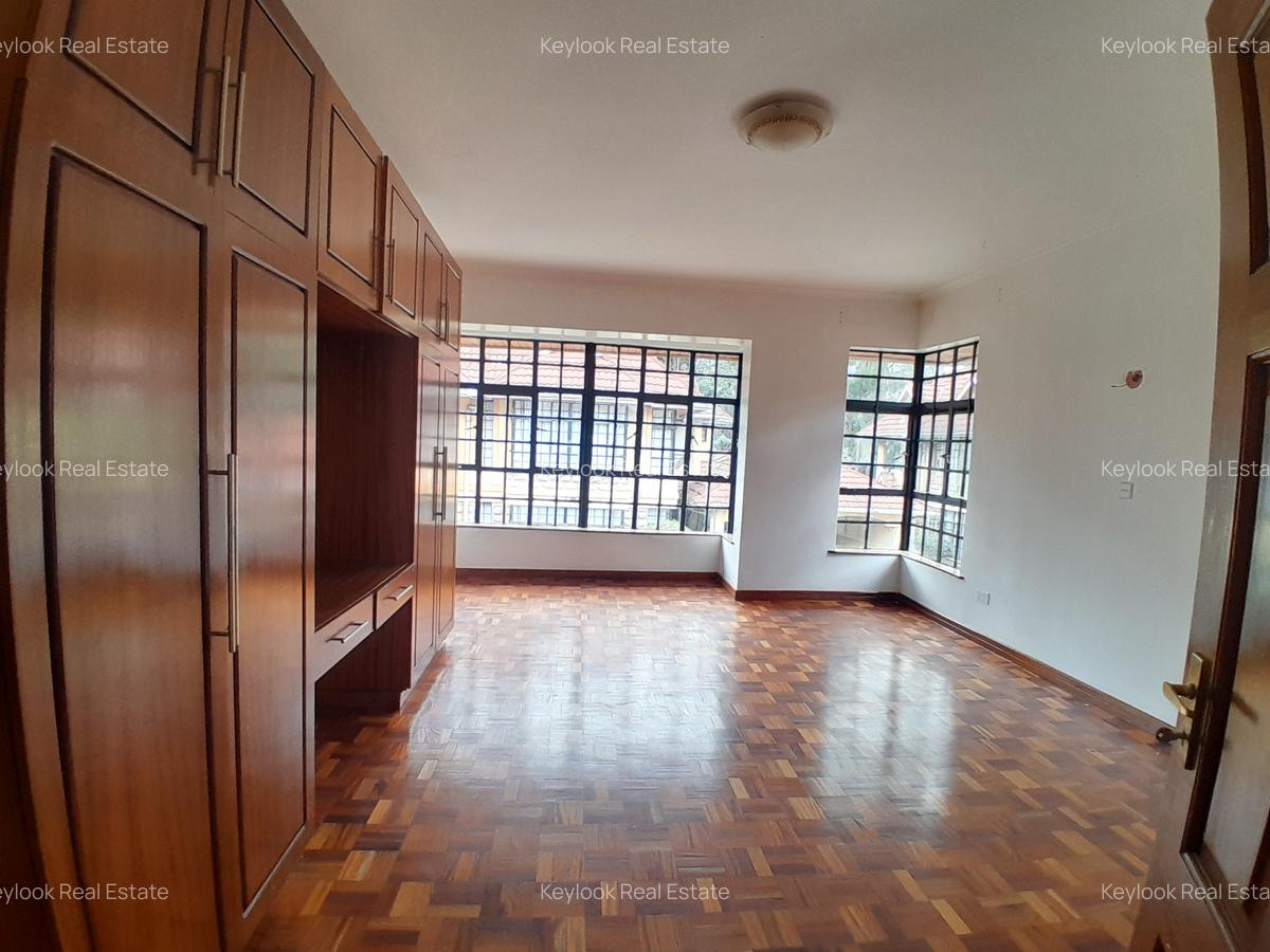 5 Bed Townhouse with En Suite at Lavington - 17
