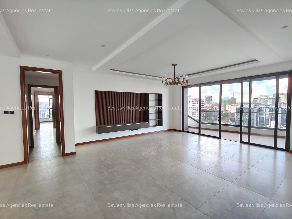 4 Bed Apartment with En Suite at Riverside - 9