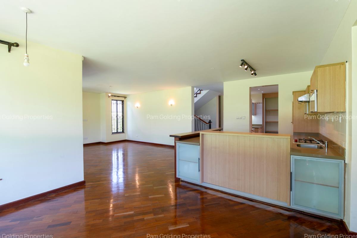 4 Bed House at Ridgeways Lane - 3