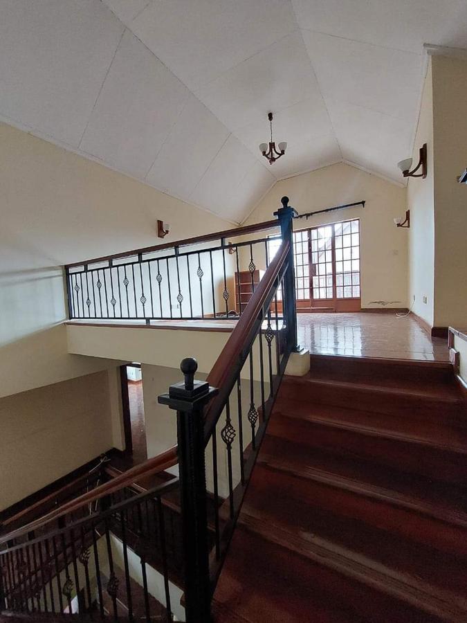 5 Bed Townhouse with En Suite at Lavington - 10