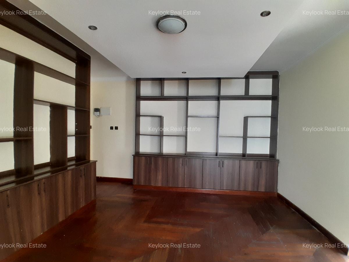 5 Bed Townhouse with En Suite at Lavington - 7