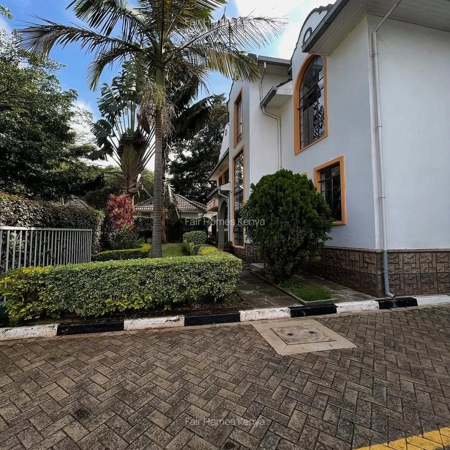 5 Bed Townhouse with En Suite at Lavington Green - 1