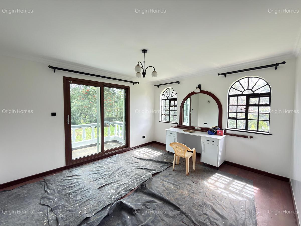 5 Bed House with En Suite at Windsor - 11