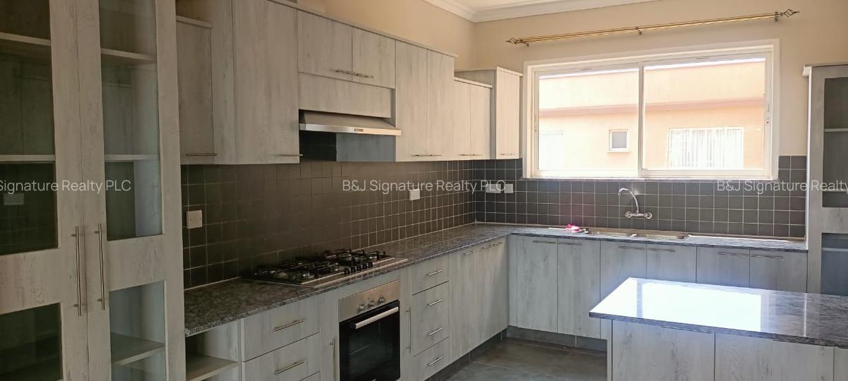 3 Bed Apartment with En Suite in Riverside - 5