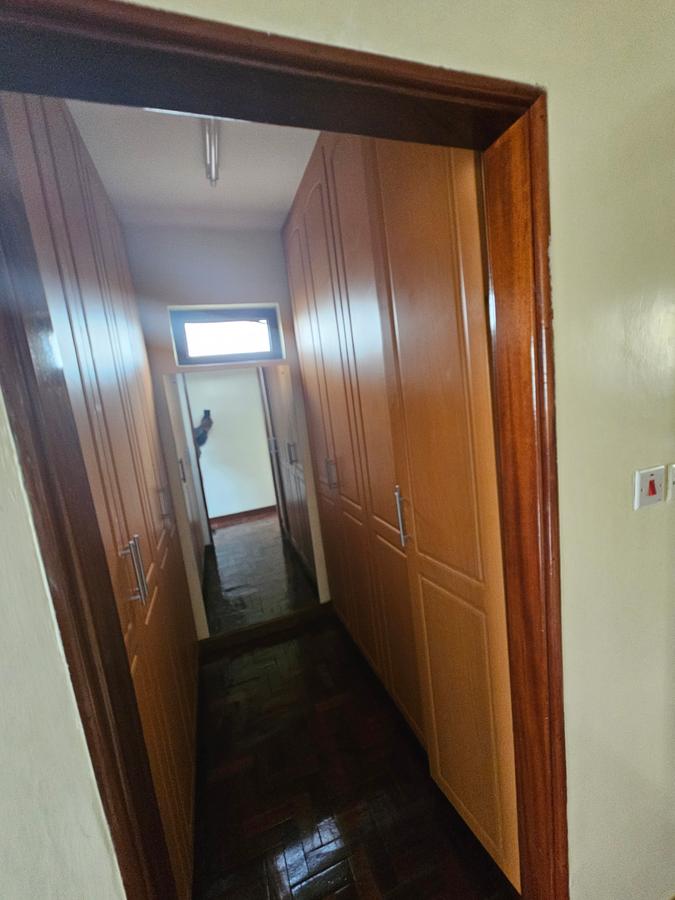 3 Bed Apartment with En Suite at Lavington - 19