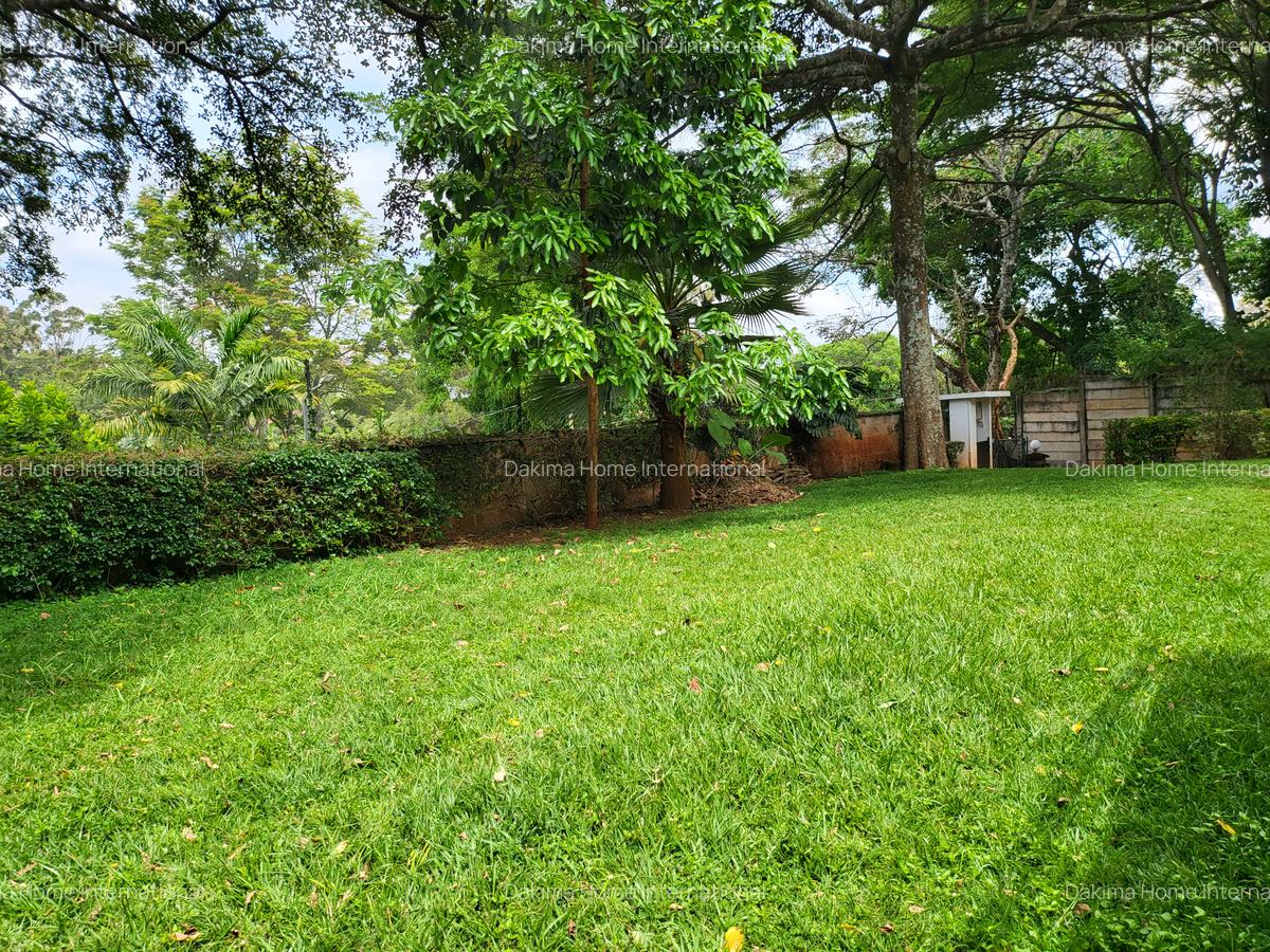 4 Bed House with En Suite in Hill View - 17