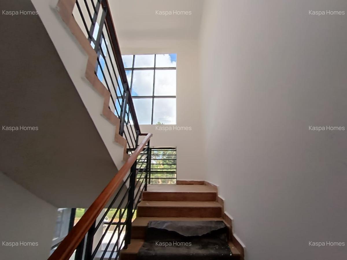 5 Bed House with En Suite in Lavington - 6