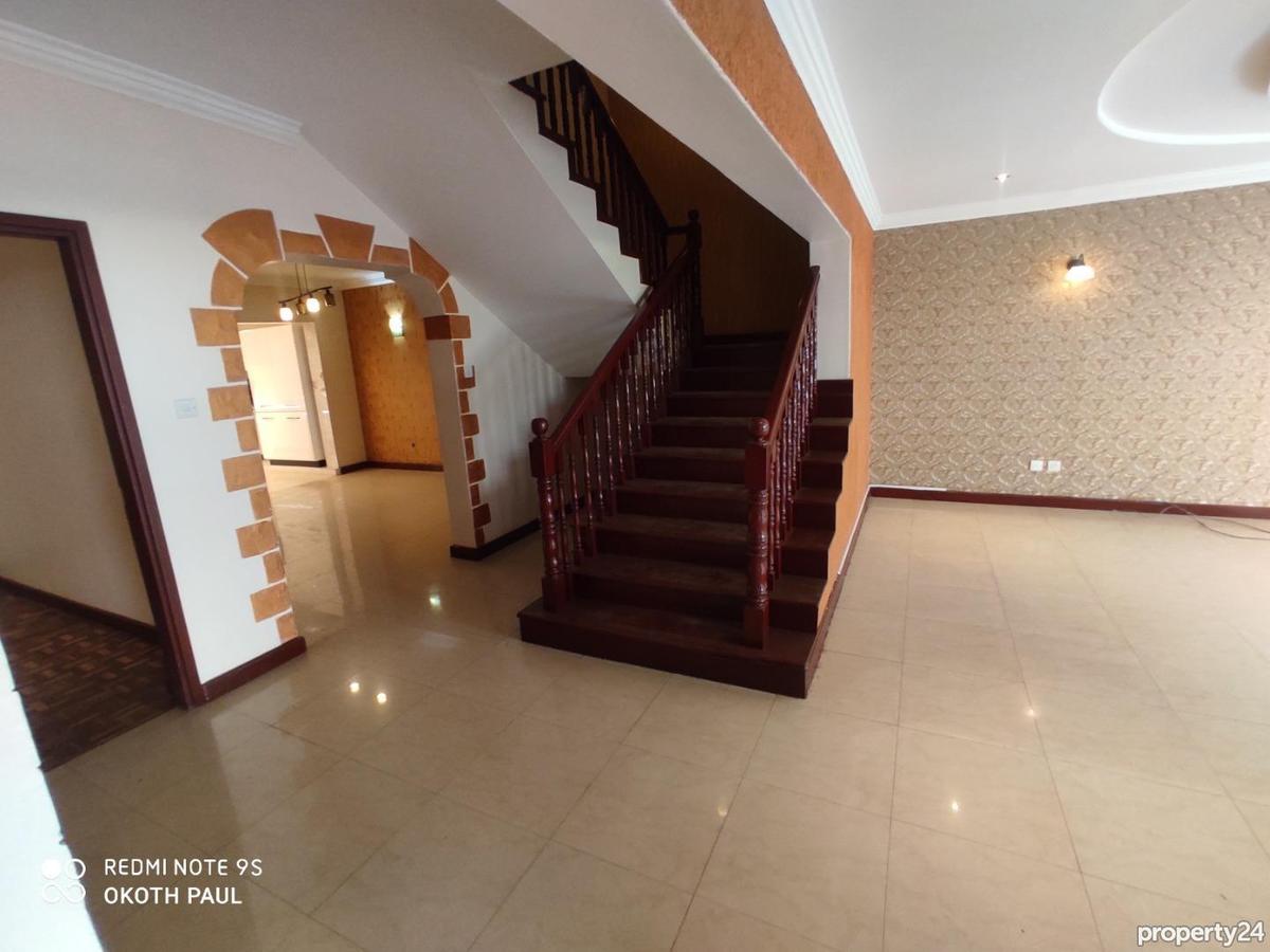 5 Bed Townhouse with En Suite in Lavington - 10
