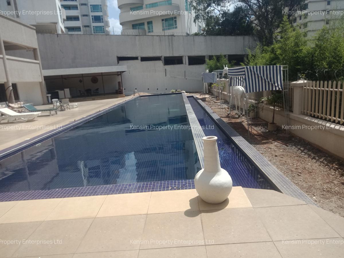 3 Bed Apartment with En Suite in Riverside - 10