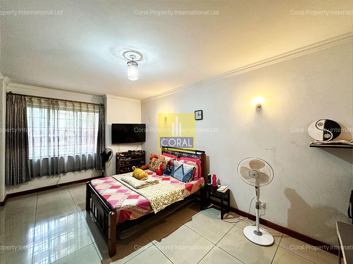 4 Bed Apartment in Parklands - 12