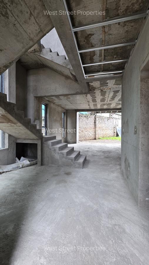 5 Bed Villa with En Suite at Lavington - 16