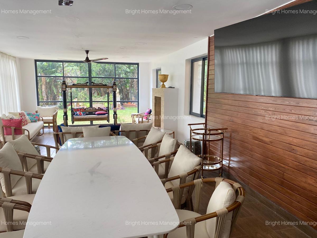 5 Bed Villa with En Suite in Spring Valley - 19