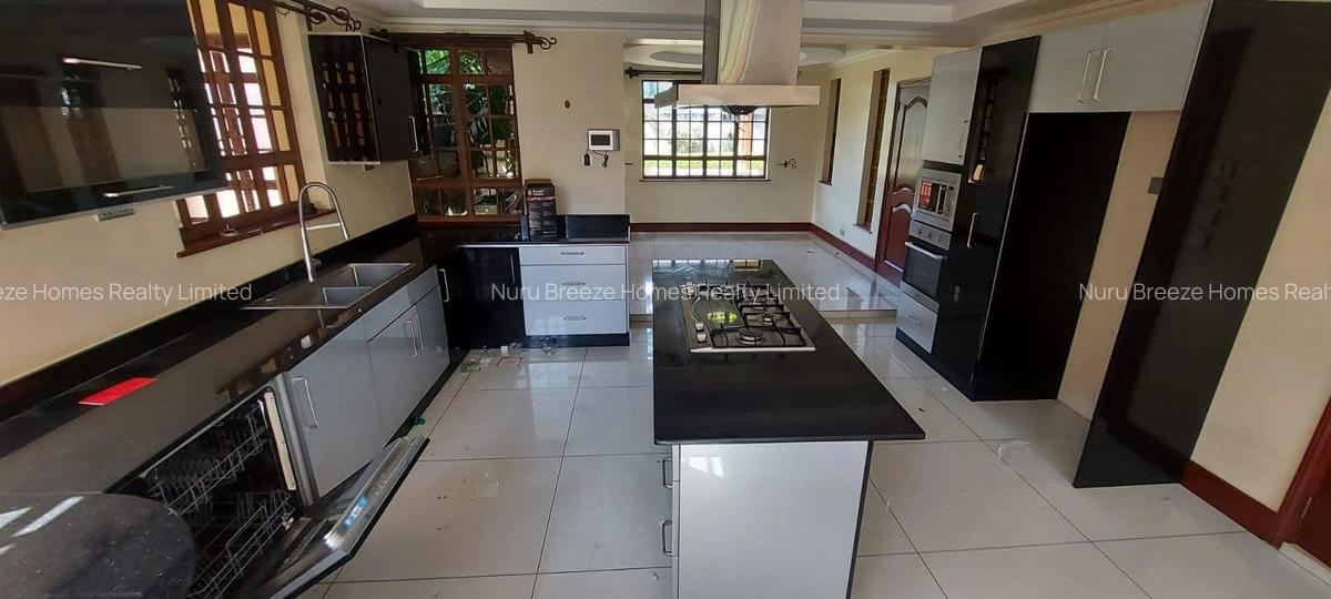 5 Bed House with En Suite in Runda - 14