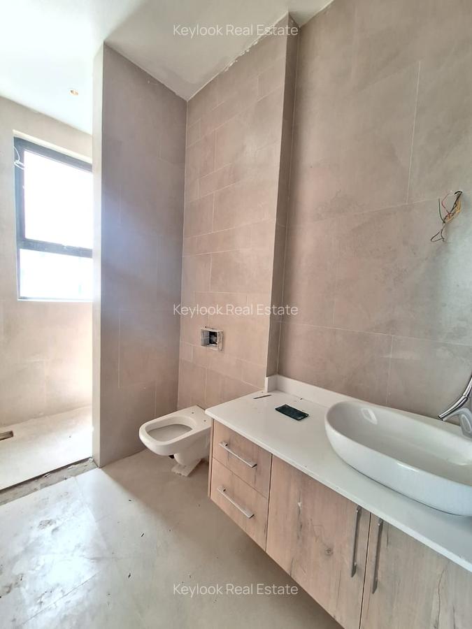 5 Bed Townhouse with En Suite at Lavington - 4