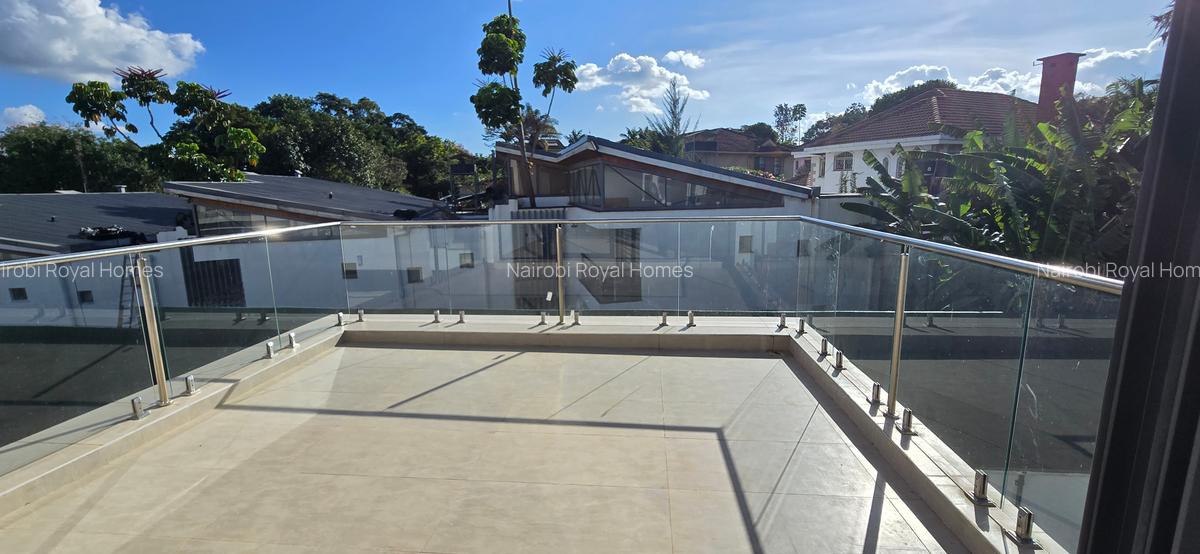 5 Bed Townhouse with En Suite at Lavington Green - 8