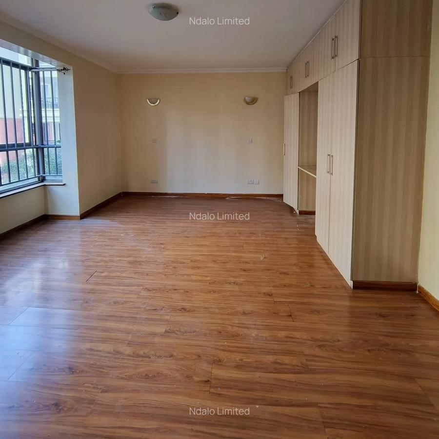 3 Bed Apartment with En Suite at Lavington - 7