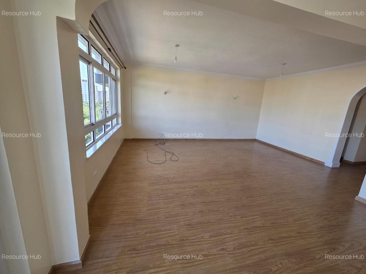 3 Bed Apartment with En Suite at Off Brookside Drive - 5