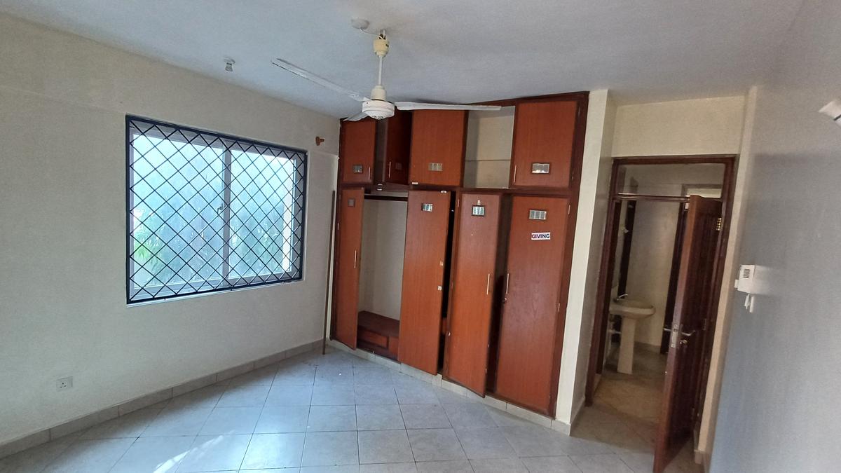 3 Bed Apartment with En Suite at Beach Road - 12