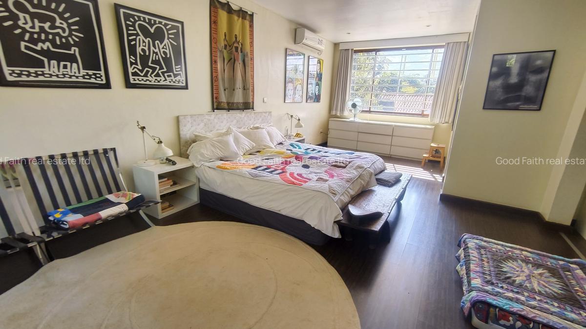 5 Bed House with En Suite in Runda - 12