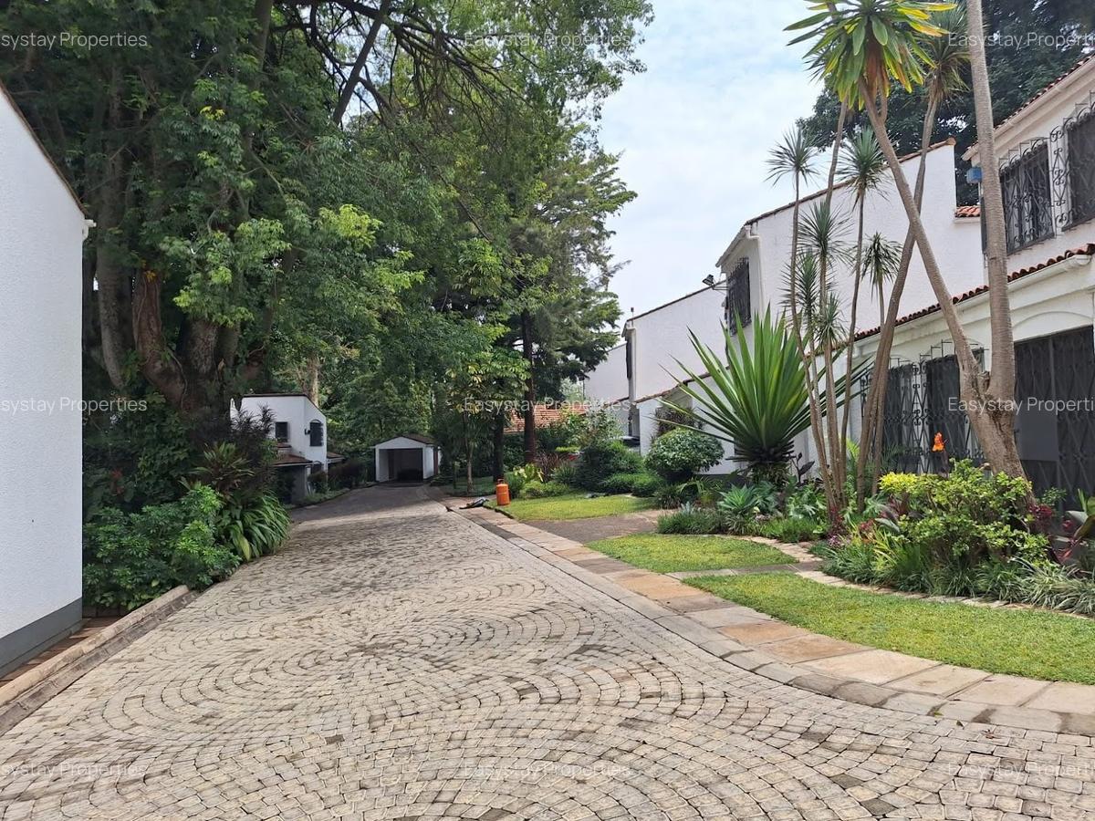 4 Bed Townhouse in Muthaiga - 15